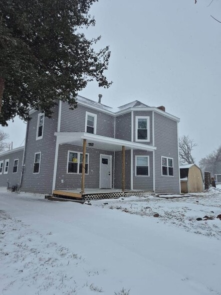 Building Photo - 302 Maple St