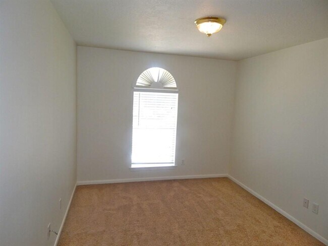Building Photo - 26872 Monarch Manor Ln