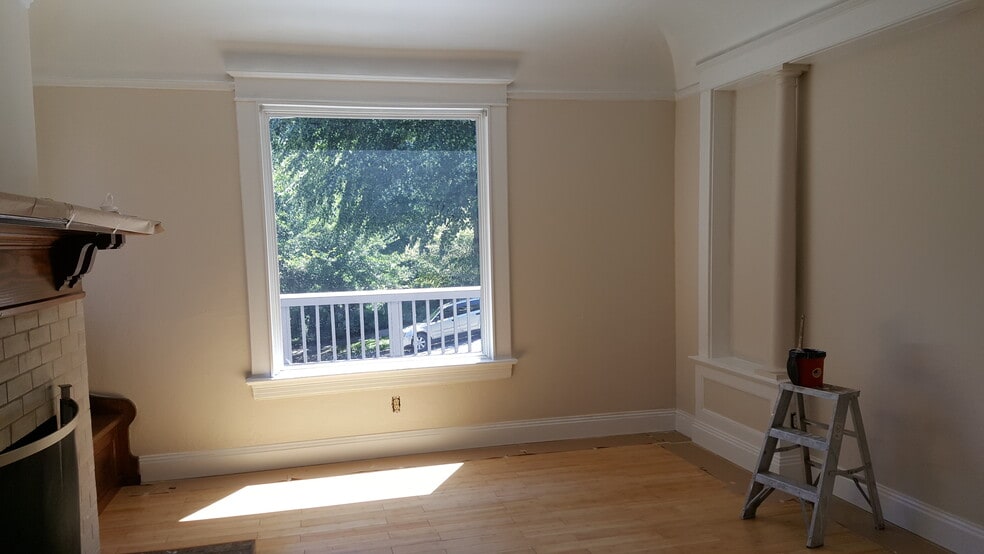 Building Photo - 1867 SW 14th Ave
