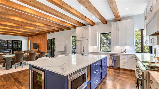 Building Photo - 8635 San Leandro Dr