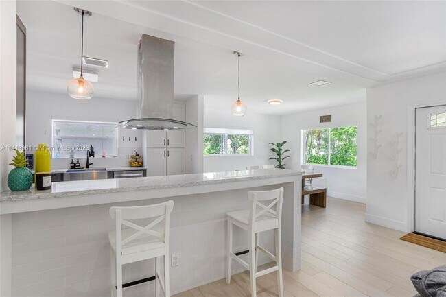 Building Photo - 890 NE 90th St