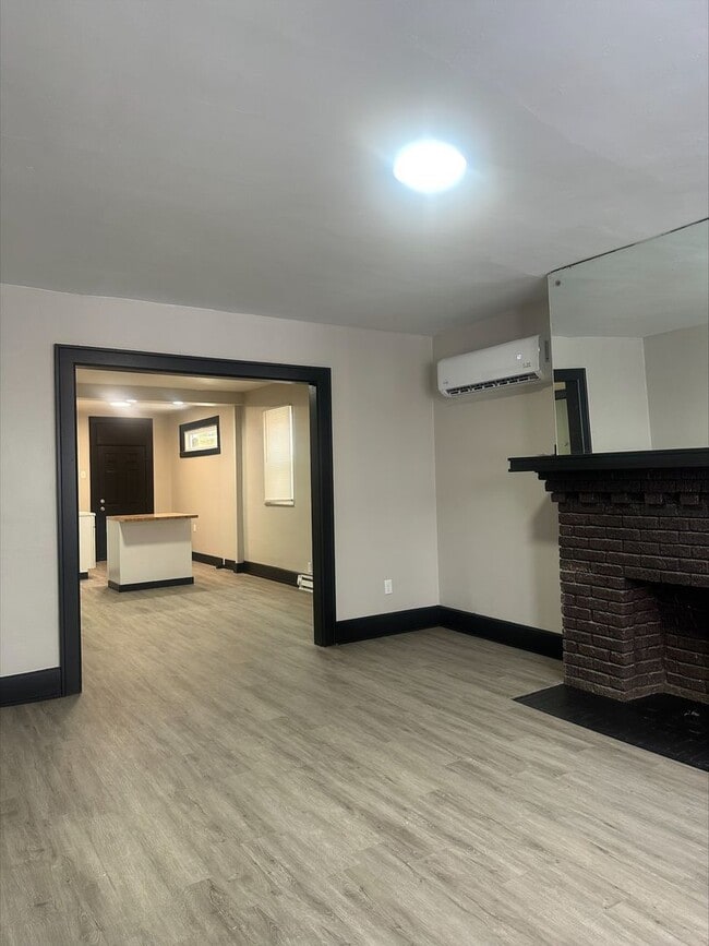 Building Photo - 98-100 N Hague Ave