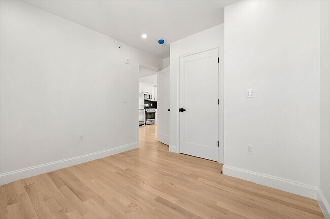 Building Photo - 55 Dustin St