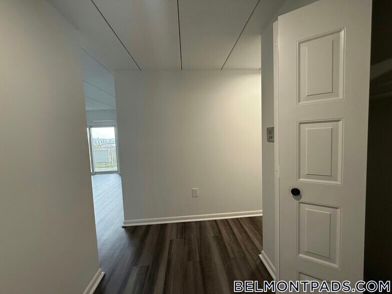 Building Photo - 53 Hill Rd