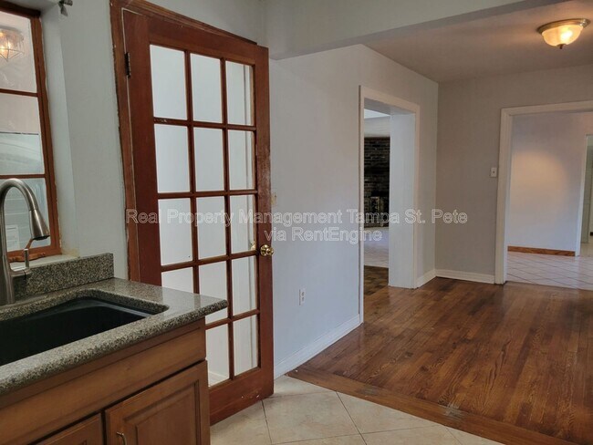 Building Photo - 4311 S Thatcher Ave