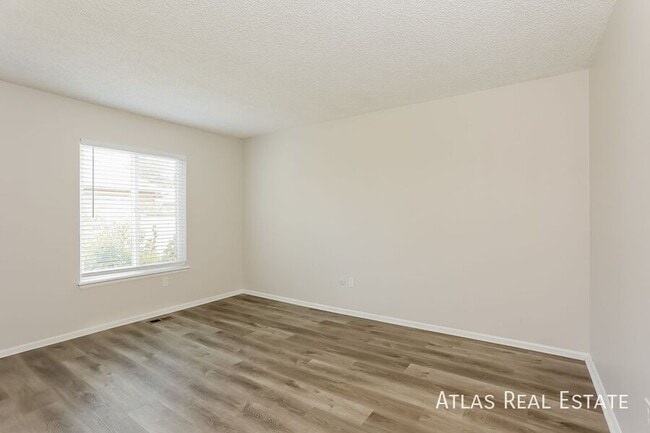 Building Photo - 3571 S Lewiston Way