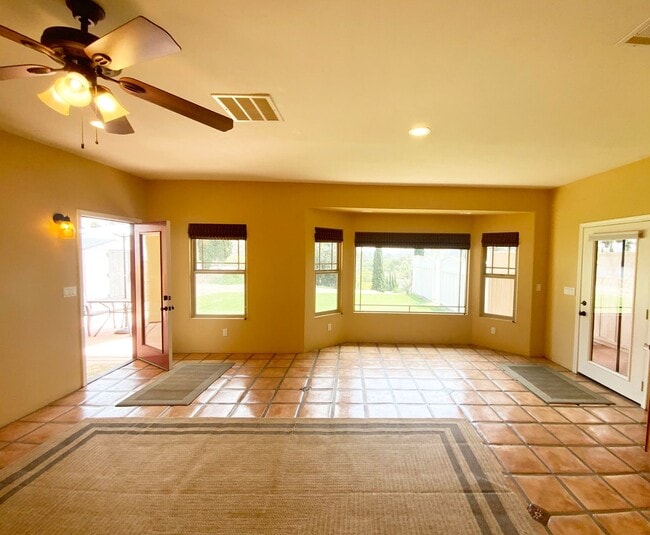 Building Photo - Large Private Yard with View- 1BD/BA ADU