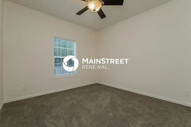 Building Photo - 4 Bedroom Pet-Friendly Home in St. Petersburg, FL with Main Street Renewal