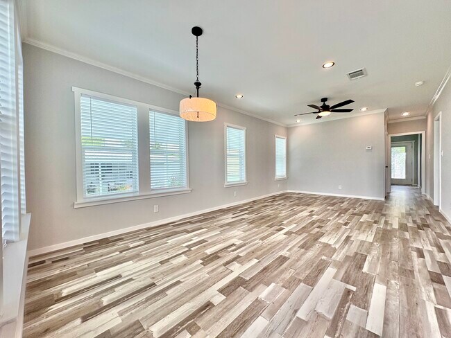 Building Photo - 5715 Camelford Dr