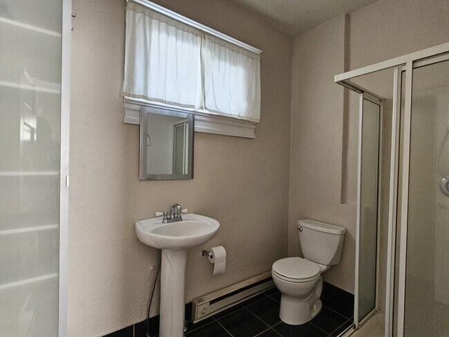 Building Photo - 906 W Colorado Ave