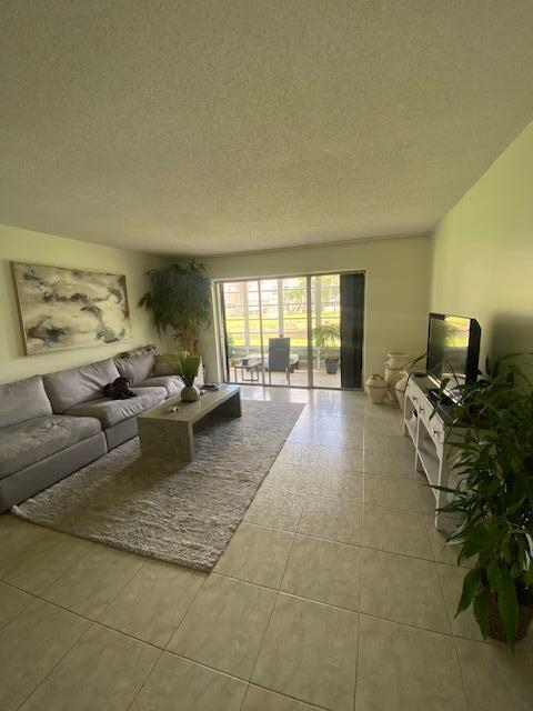 Building Photo - 715 Lori Dr