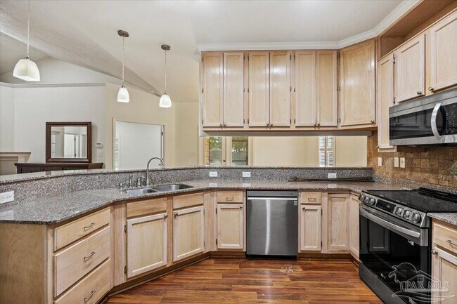 Building Photo - 3385 Montecito Blvd