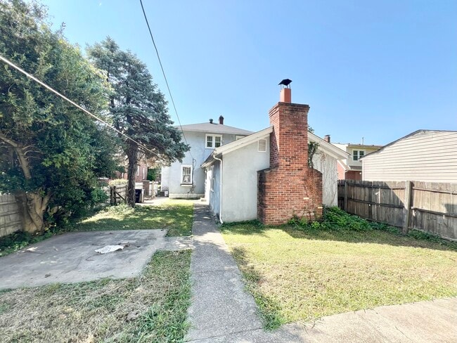 Building Photo - 1641 Hale Ave