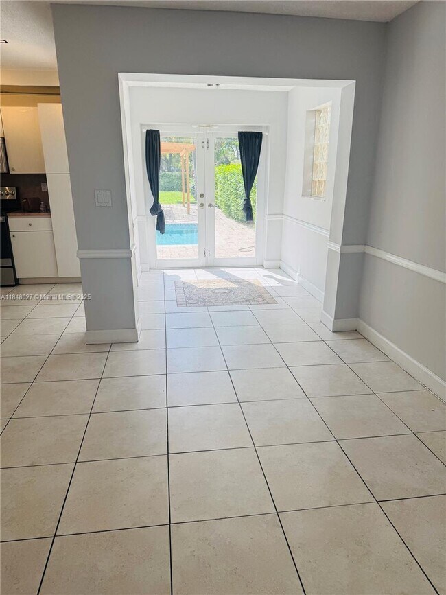Building Photo - 9530 SW 148th Pl