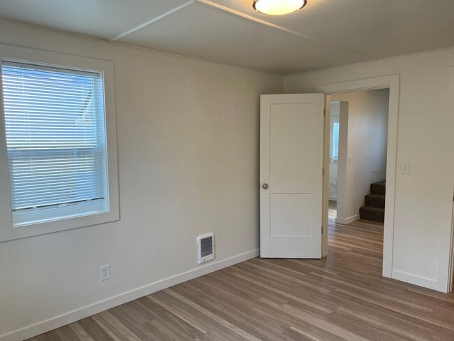 Building Photo - Updated 3 bedroom 1 bathroom house! MOVE I...