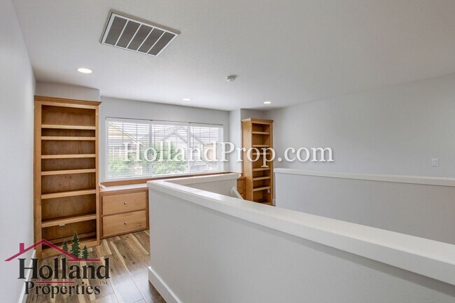 Building Photo - Beautiful 3-Bedroom Home with Covered Patio & Fenced Yard