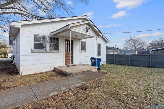 Building Photo - 2909 6th Ave SW