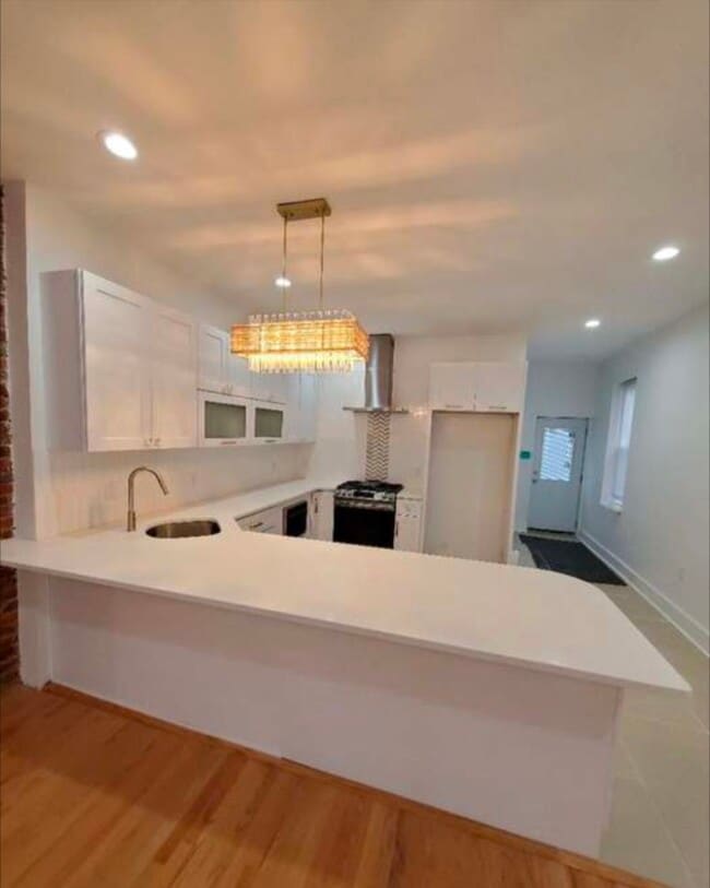 Building Photo - 5425 Catharine St