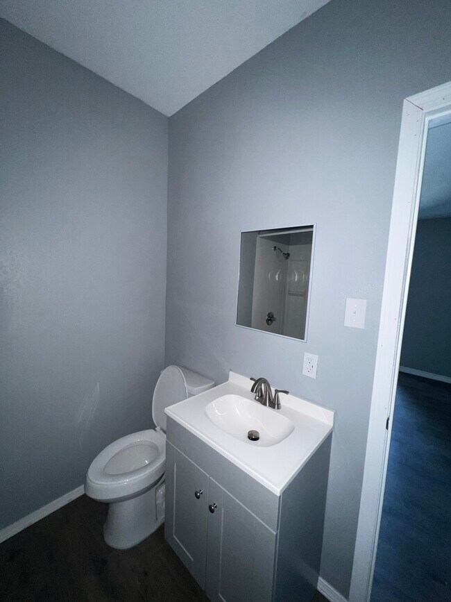 Building Photo - 509 E Kenedy Ave