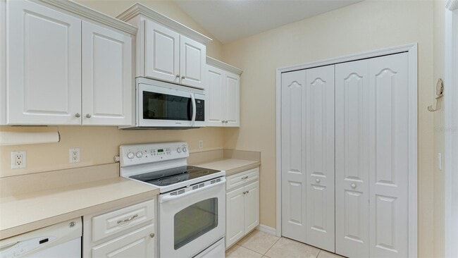 Building Photo - 7146 Sablon Rd