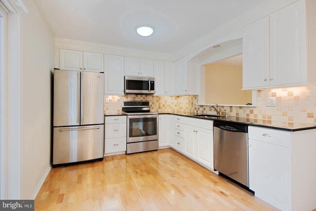 Building Photo - 46 Stonehurst Ct
