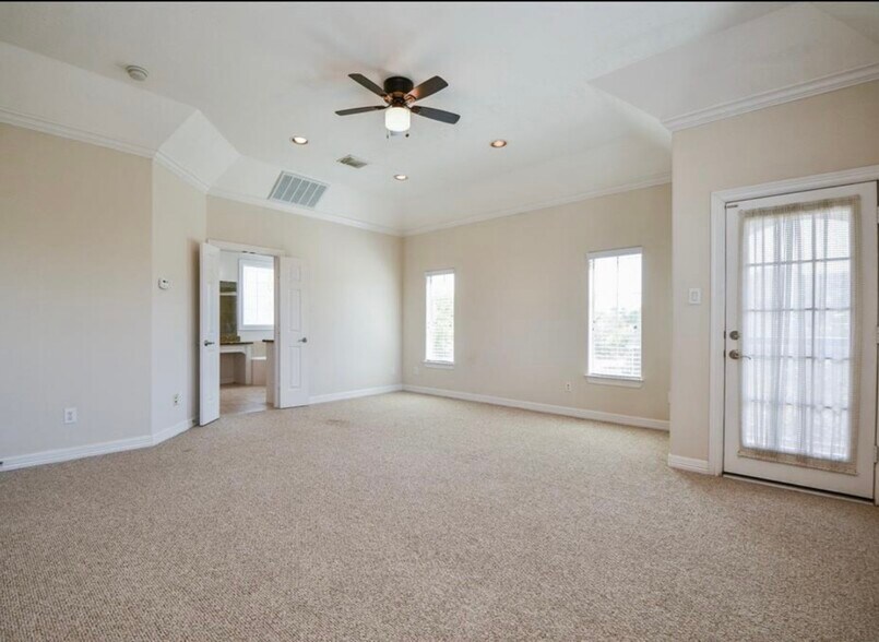 Building Photo - 8002 Stoneyway Dr