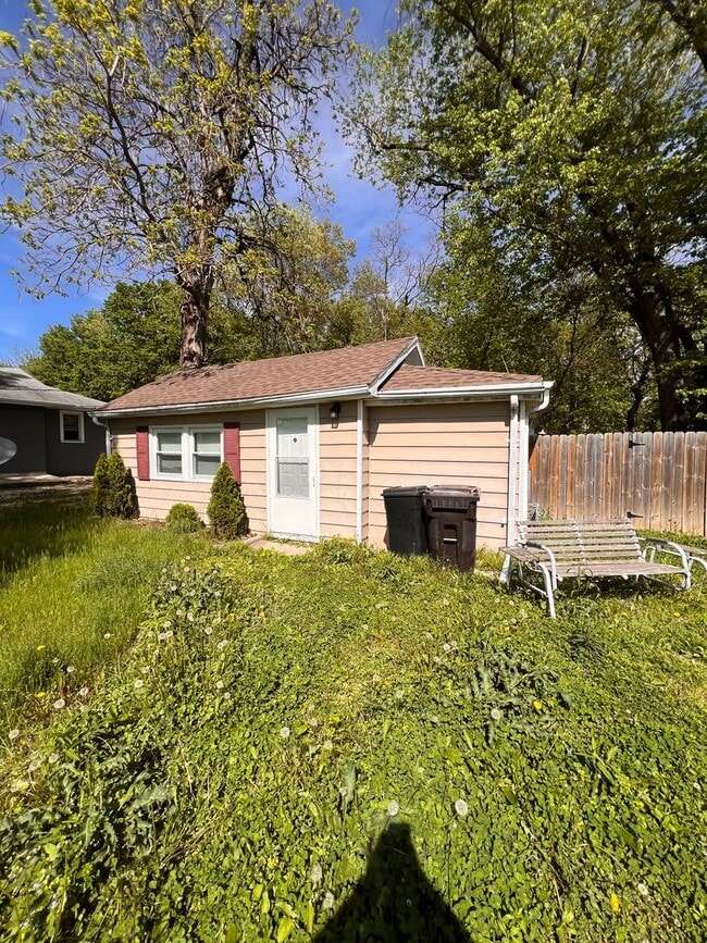 Primary Photo - Welcome to this charming 2 bedroom, 1 bath...