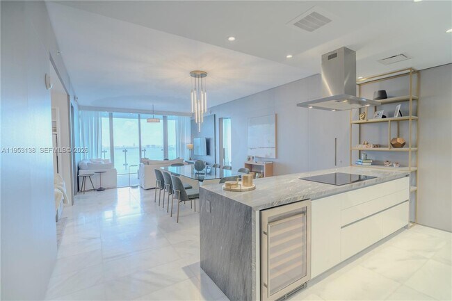 Building Photo - 700 NE 26th Terrace