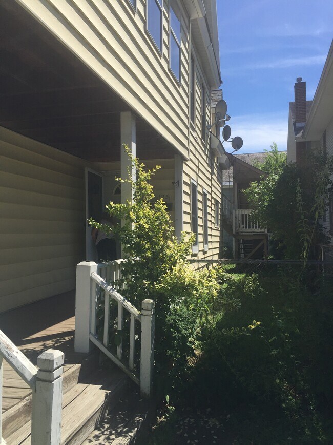 Building Photo - 125 Manhattan Dr