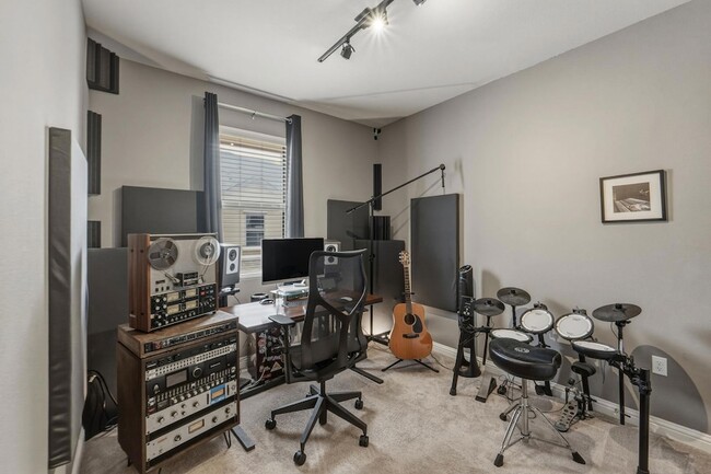 Building Photo - 6814 E Riverside Dr