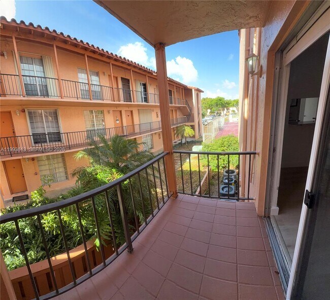 Building Photo - 7155 Miami Lakes Dr