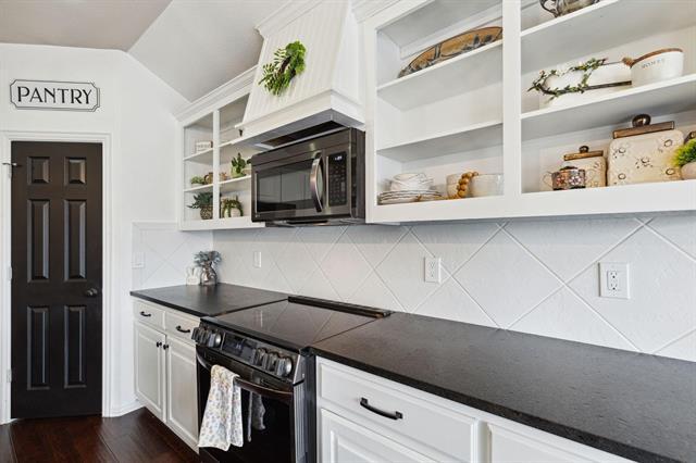 Building Photo - 525 Braewick Dr