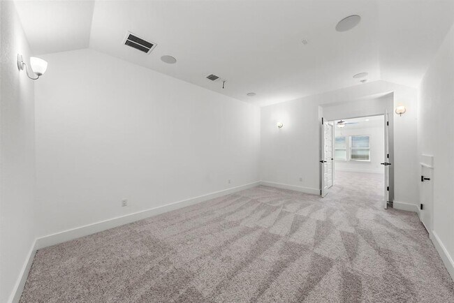 Building Photo - 3405 Charade Dr