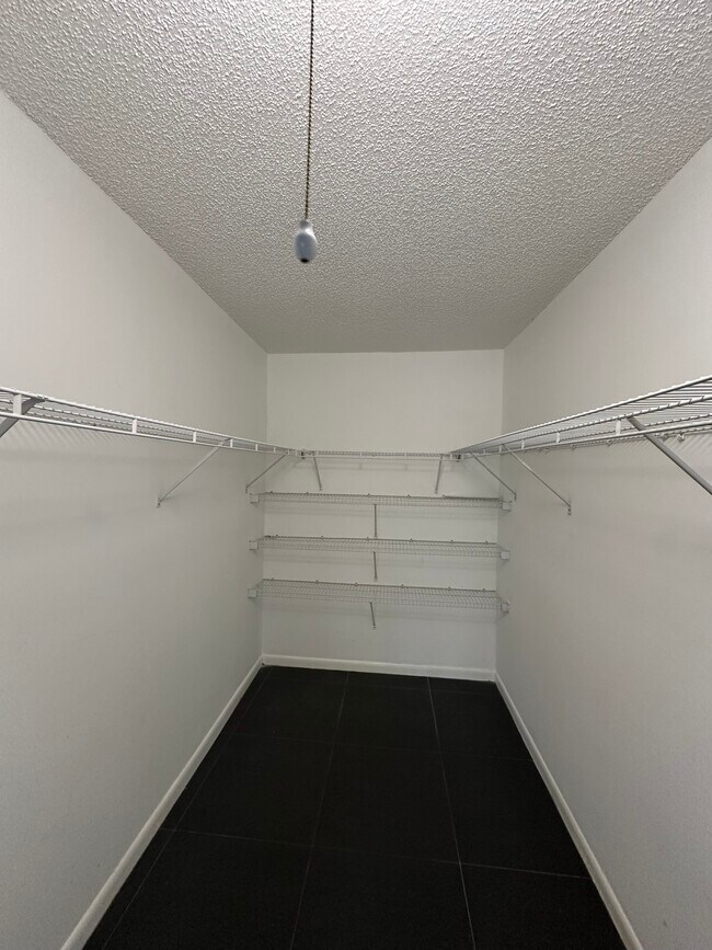 Building Photo - 13720 SW 90th Ave