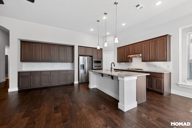 Building Photo - Spacious 4Bd/3Bath House in Little Elm