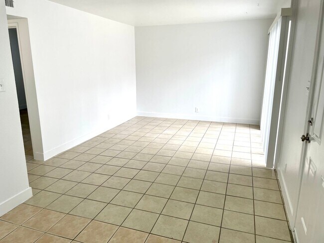 Building Photo - 3351 Brussels St