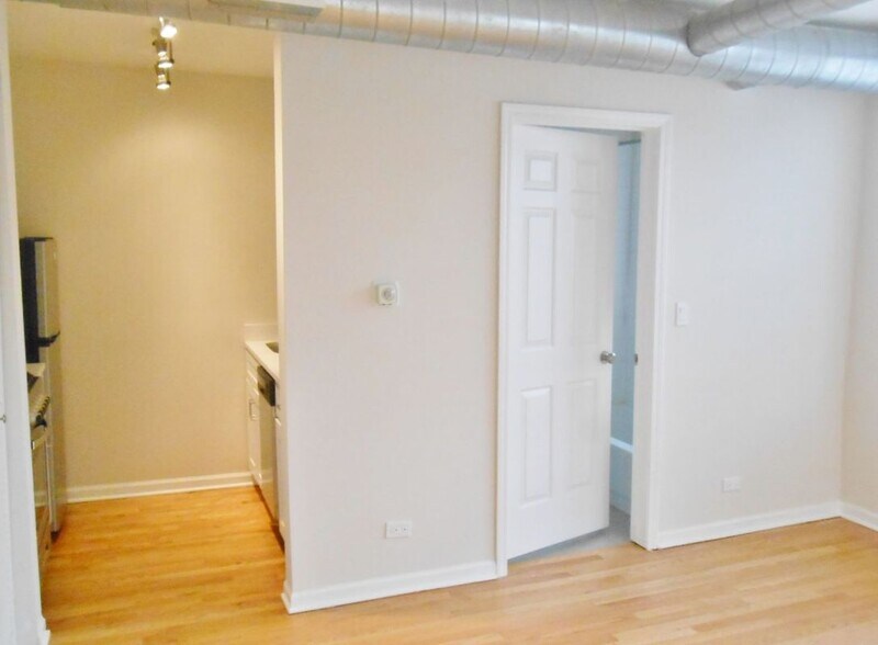 Building Photo - 2520 W Leland Ave