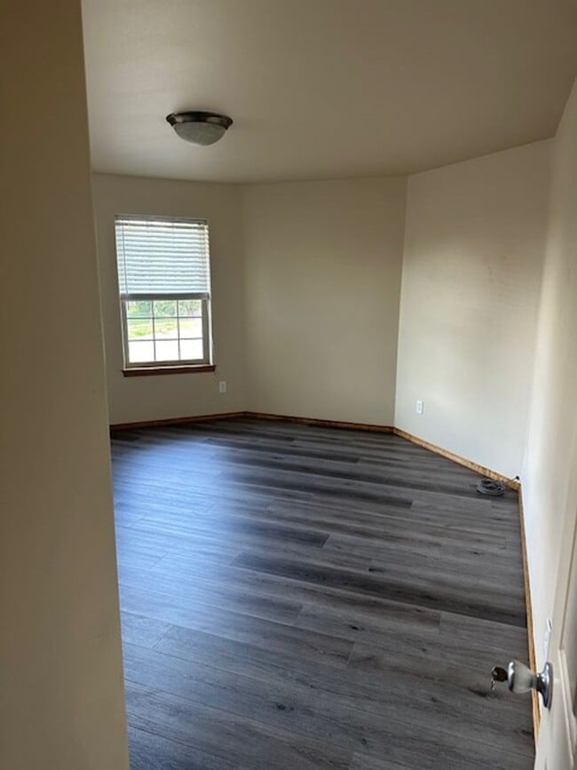 Building Photo - 3 bedroom Upscale home Mid town