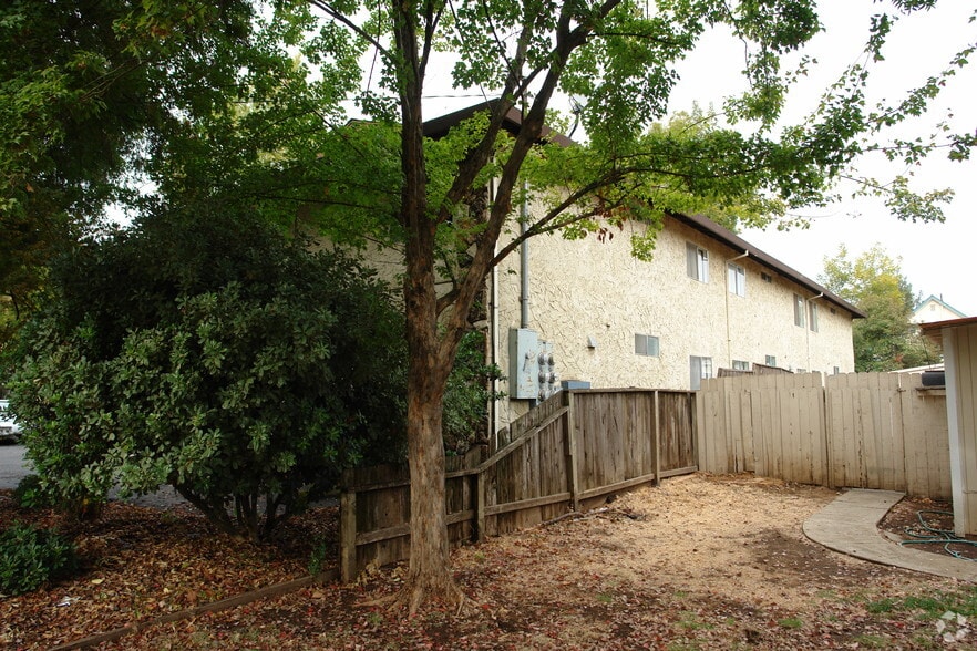Building Photo - Hazel Student Living