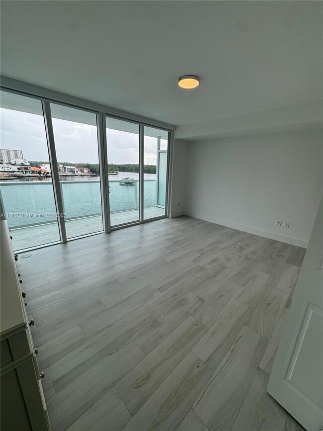 Building Photo - 400 Sunny Isles Blvd
