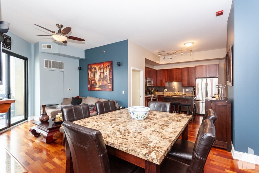 Building Photo - 1464 S MICHIGAN Ave