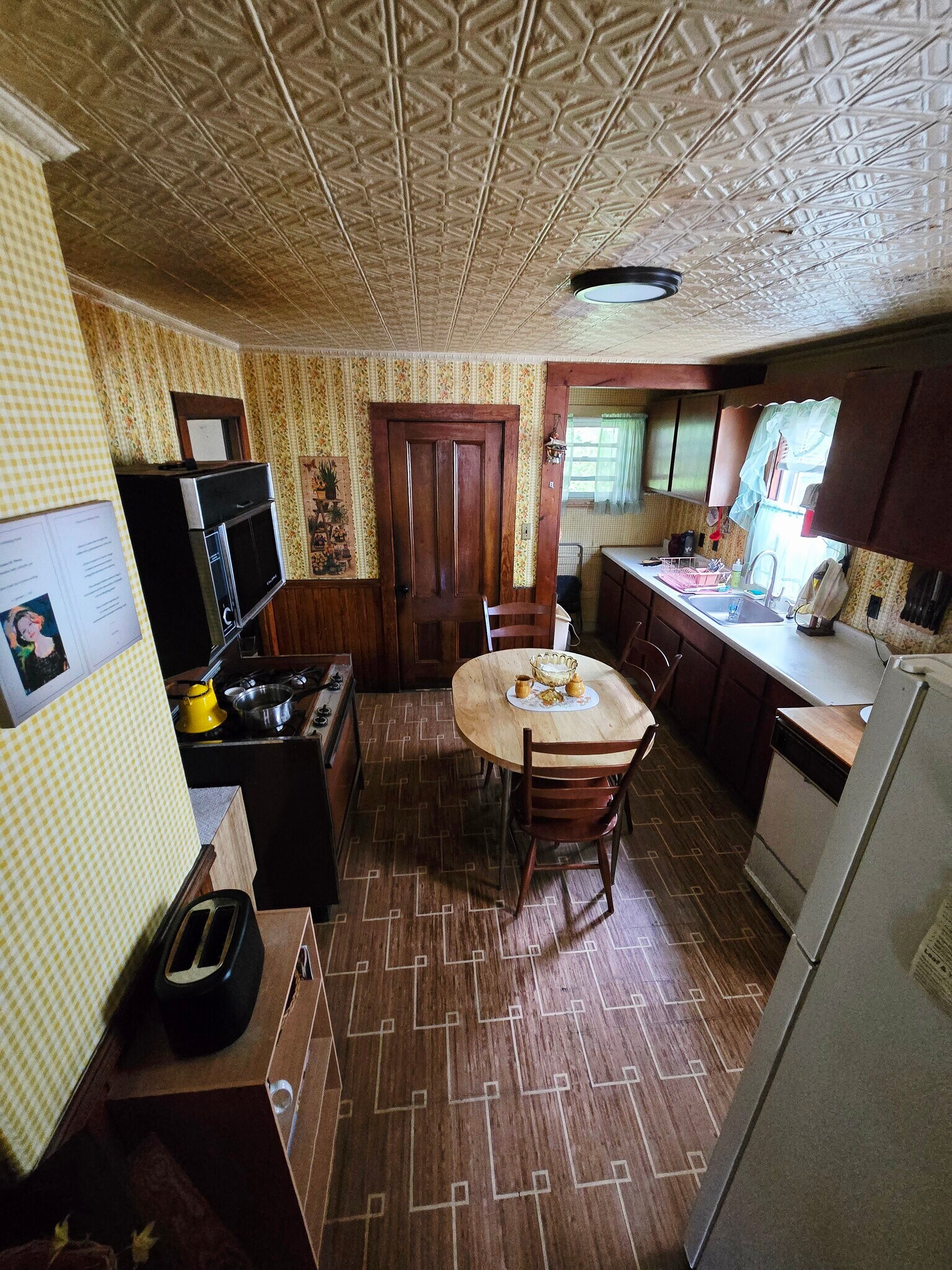 Building Photo - 10 Hubbard Ave