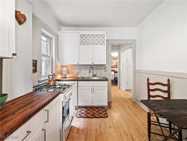 Building Photo - 1854 W 48th St