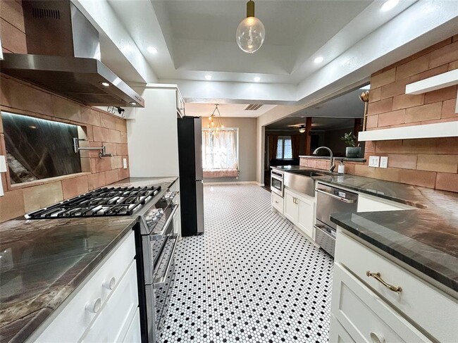 Building Photo - 13228 Green Valley Dr