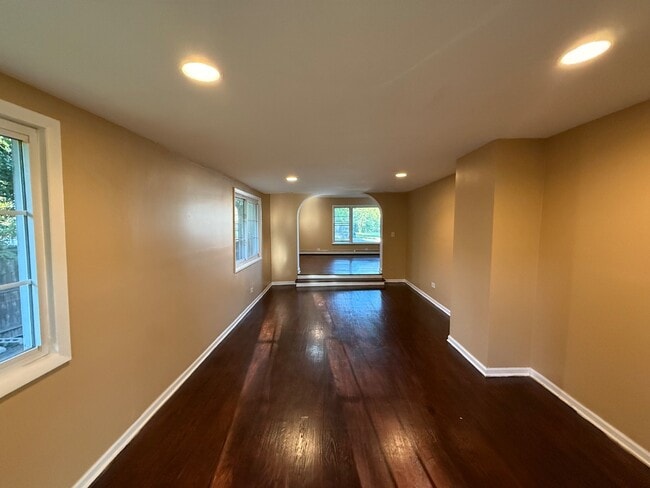 Building Photo - 9503 Greenwood Dr