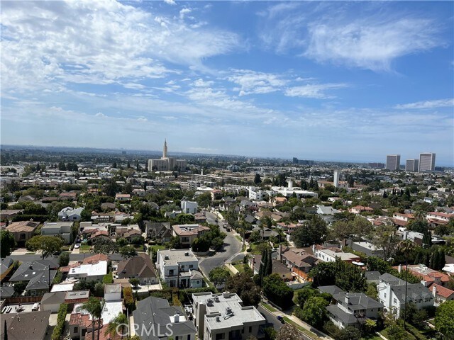 Building Photo - 10660 Wilshire Blvd