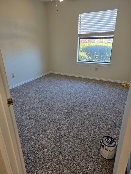 Building Photo - 2222 Ridgedale Dr