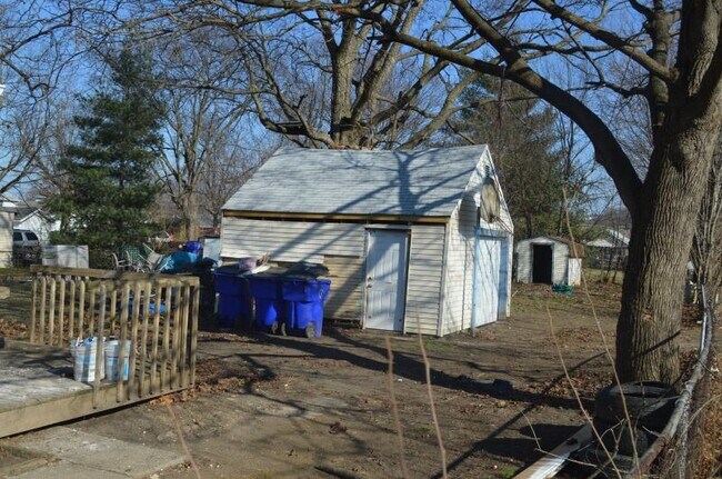 Building Photo - 2146 Benninghofen Ave