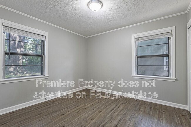 Building Photo - 2320 W 76th St