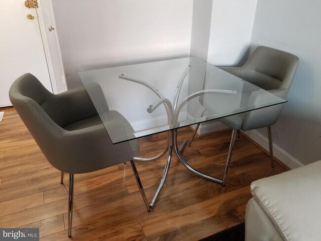 Building Photo - 1021 Arlington Blvd